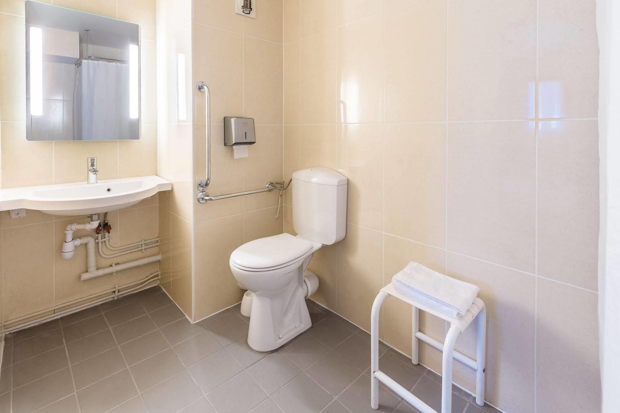 B&B Hotel Cherbourg Bagian luar foto